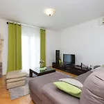 Apartment Am *